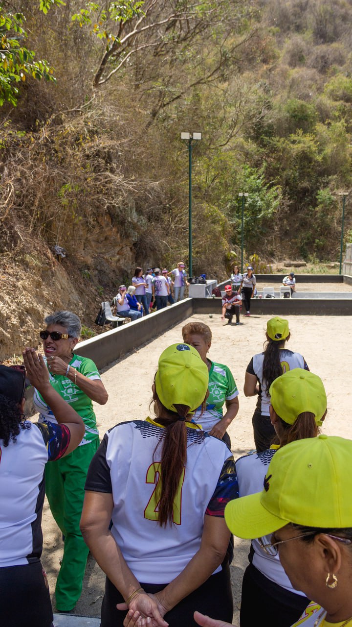 Actividad comunitaria de bolas criollas
